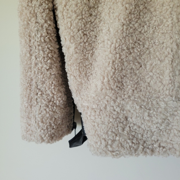 Zara Contrasting Faux Fur Shearling Jacket - Picture 10 of 13